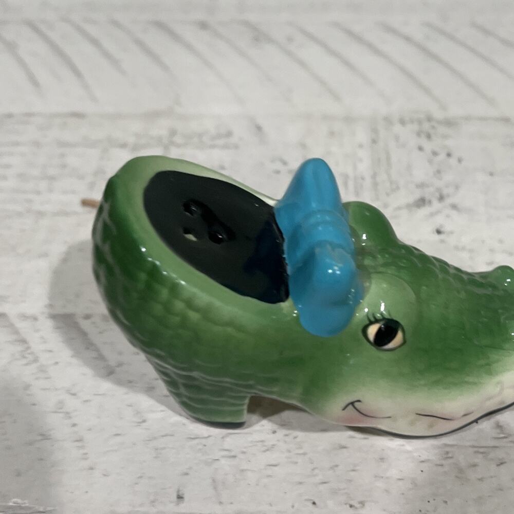 Vandor Vintage CROCODILE SHOES Figural Salt & Pepper Shakers Set - Picture 7 of 8